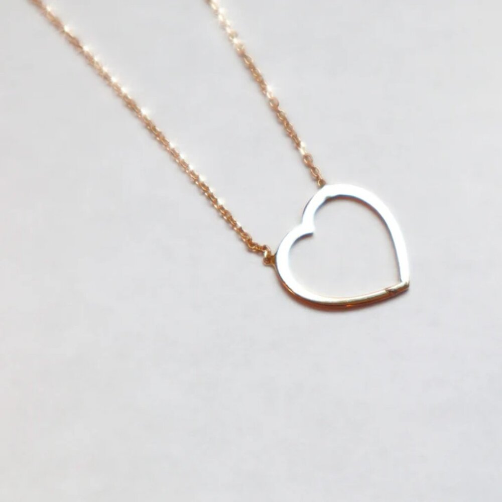 18k Yellow Gold Heart Necklace - Picture 3 of 8